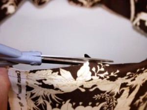 Обрезаем ножницами излишки